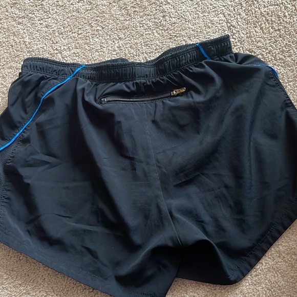 Nike FIT DRY XS shorts - Picture 2 of 4